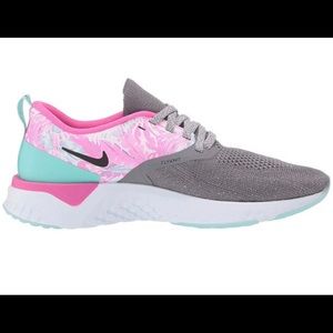 Nike Women’s fly knit odyssey